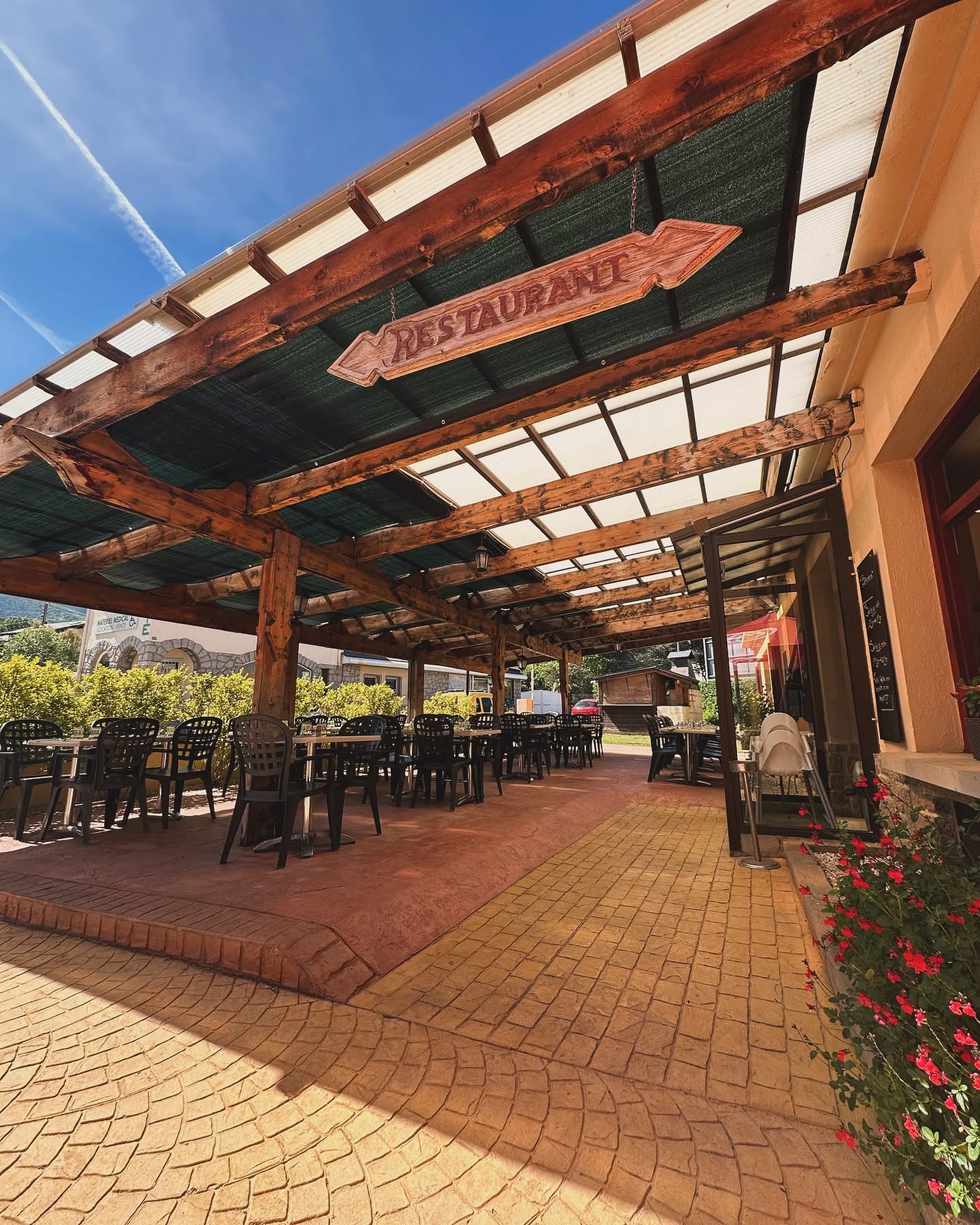 Terrasse couverte du restaurant